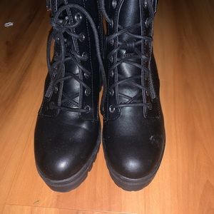 Women’s Casual Boots SIZE: 7